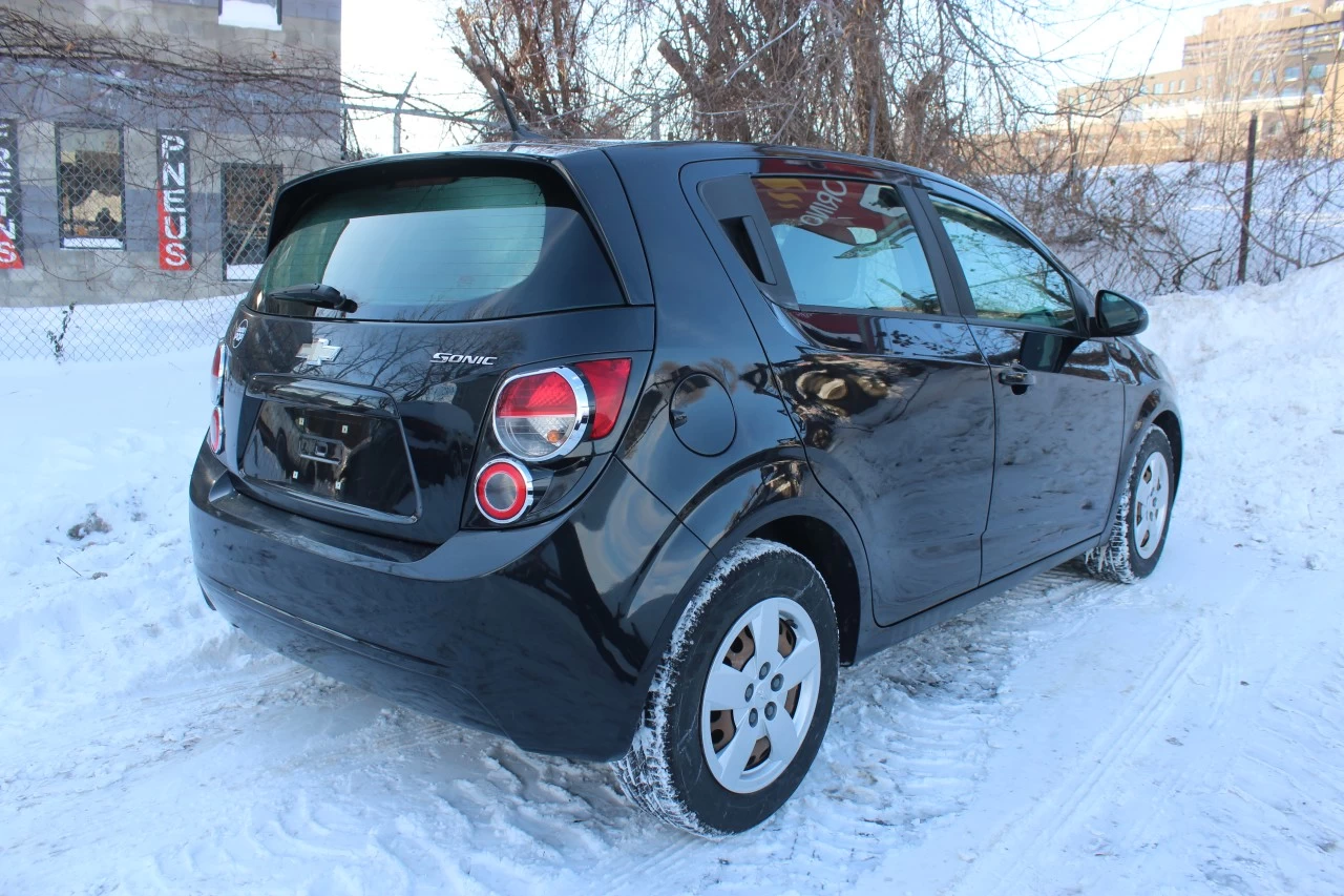 2013 Chevrolet Sonic LS Image principale