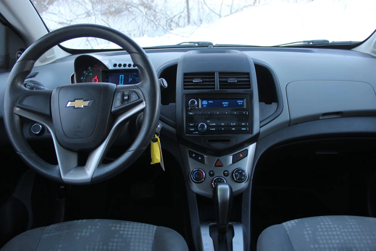 2013 Chevrolet Sonic LS Image principale