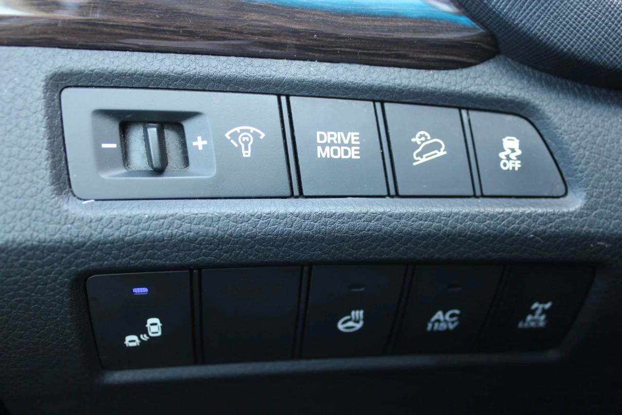 2017 Hyundai Santa Fe XL Limited Main Image