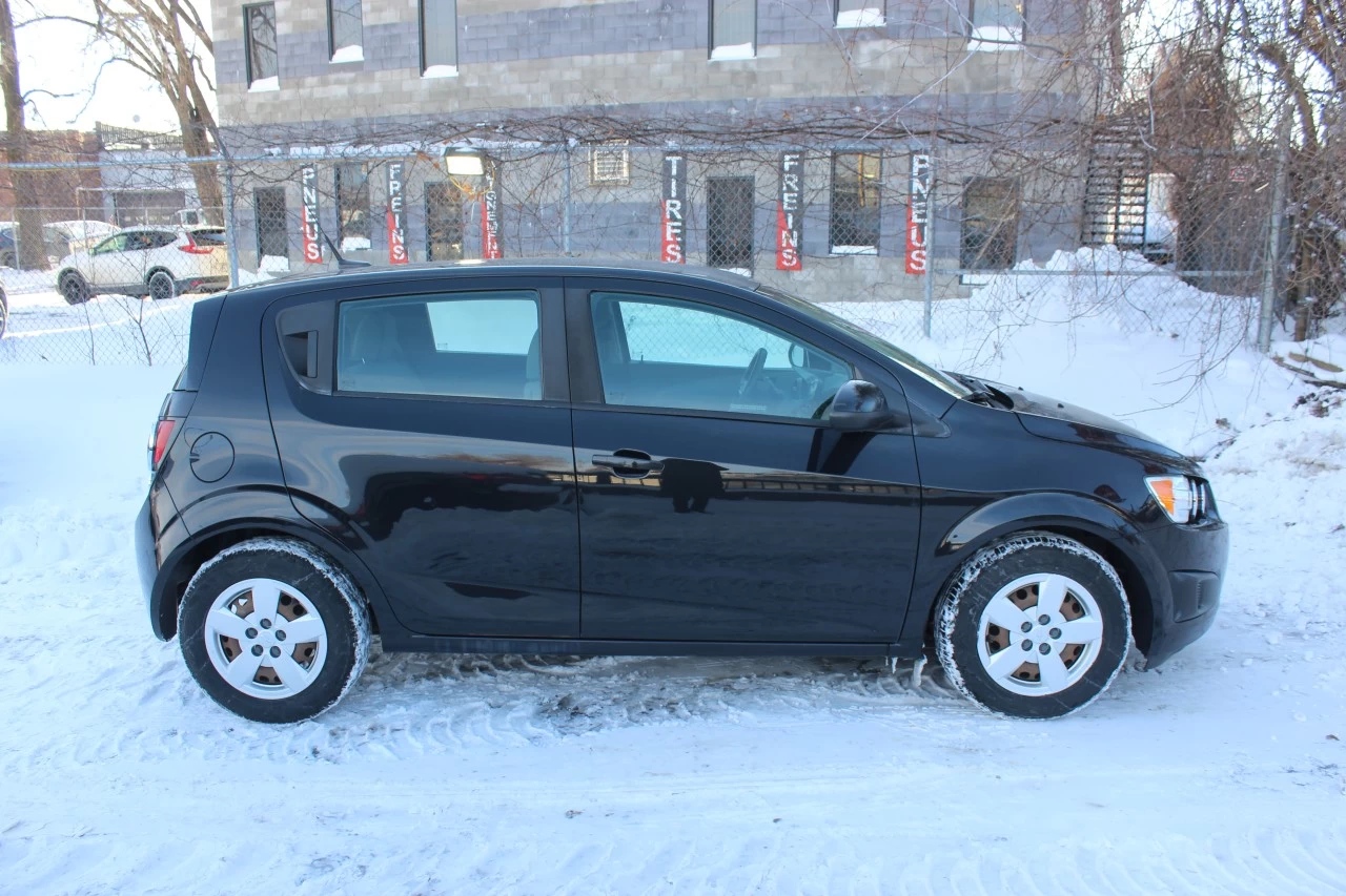 2013 Chevrolet Sonic LS Image principale