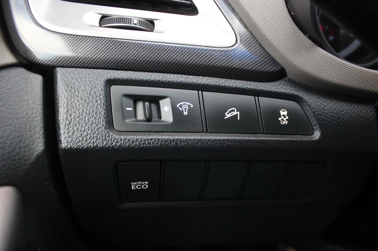 2013 Hyundai Santa Fe FWD 4dr 2.4L Auto Main Image