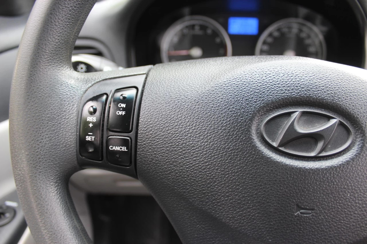 2011 Hyundai Accent GL Image principale