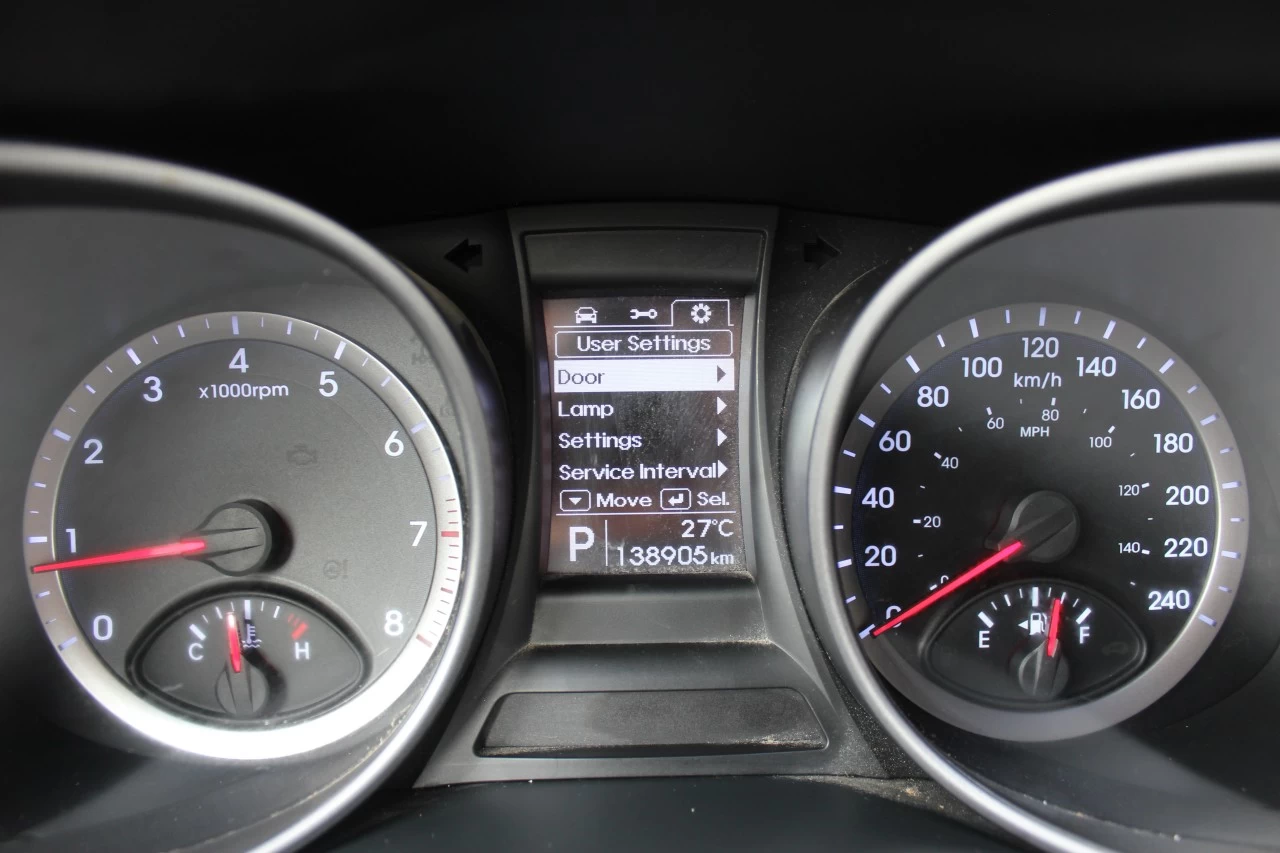 2013 Hyundai Santa Fe FWD 4dr 2.4L Auto Main Image