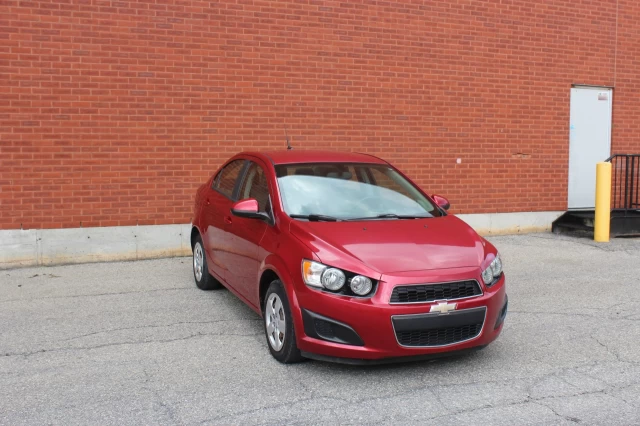 Chevrolet Sonic LS 2014