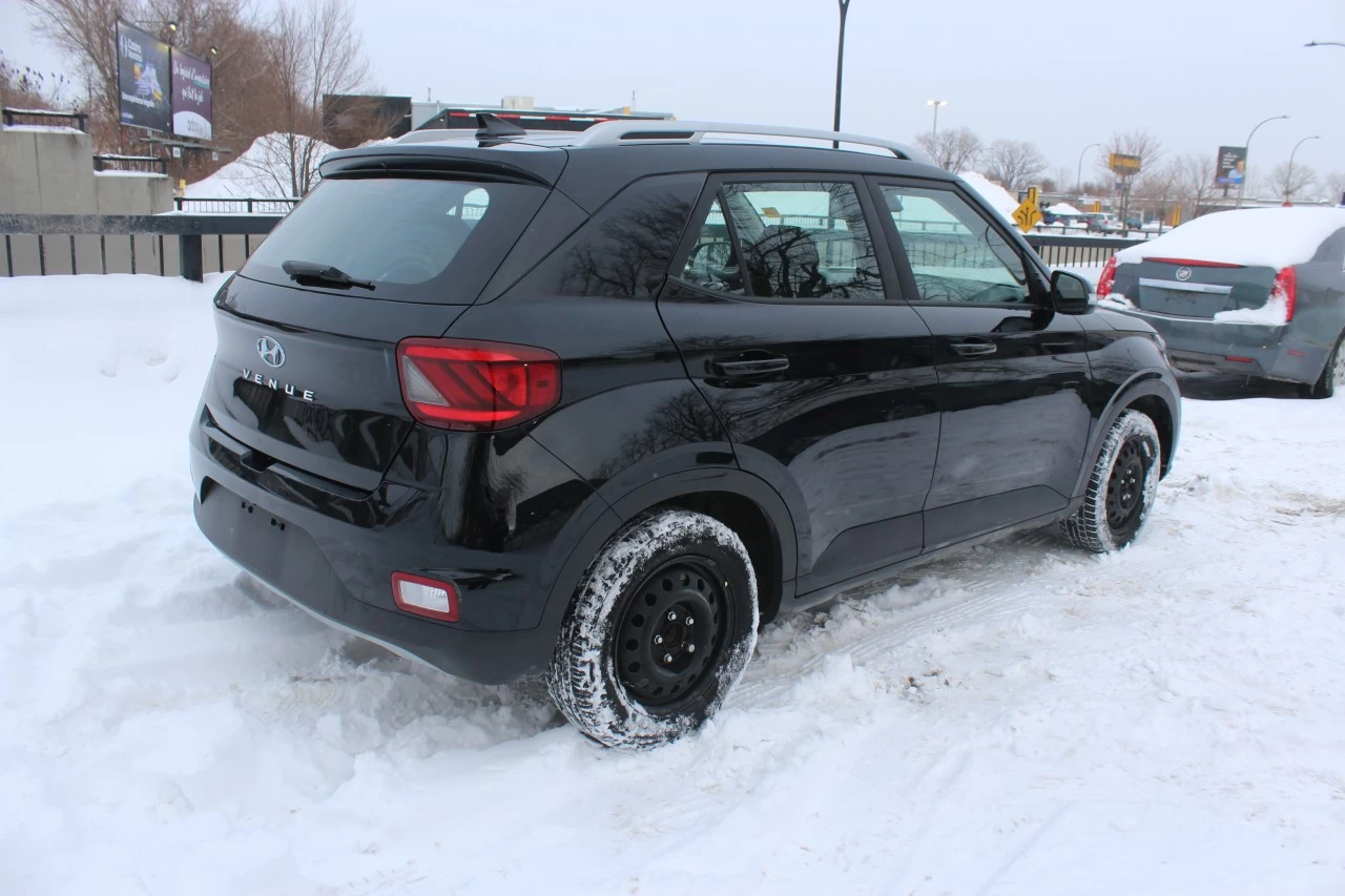 2020 Hyundai Venue Preferred Main Image