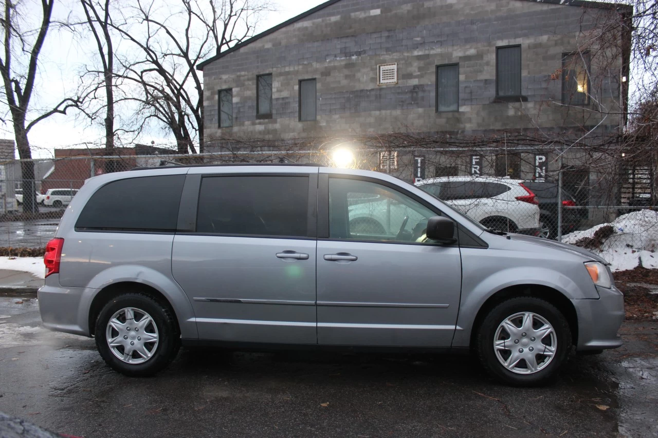 2016 Dodge Grand Caravan SXT Image principale