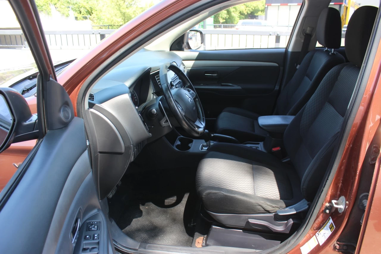 2014 Mitsubishi Outlander SE Image principale