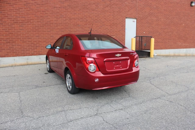 Chevrolet Sonic LS 2014