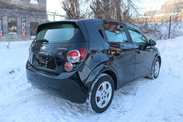 Chevrolet Sonic LS 2013