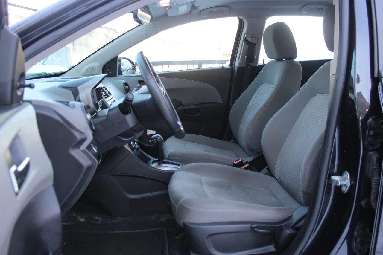 2013 Chevrolet Sonic LS Image principale