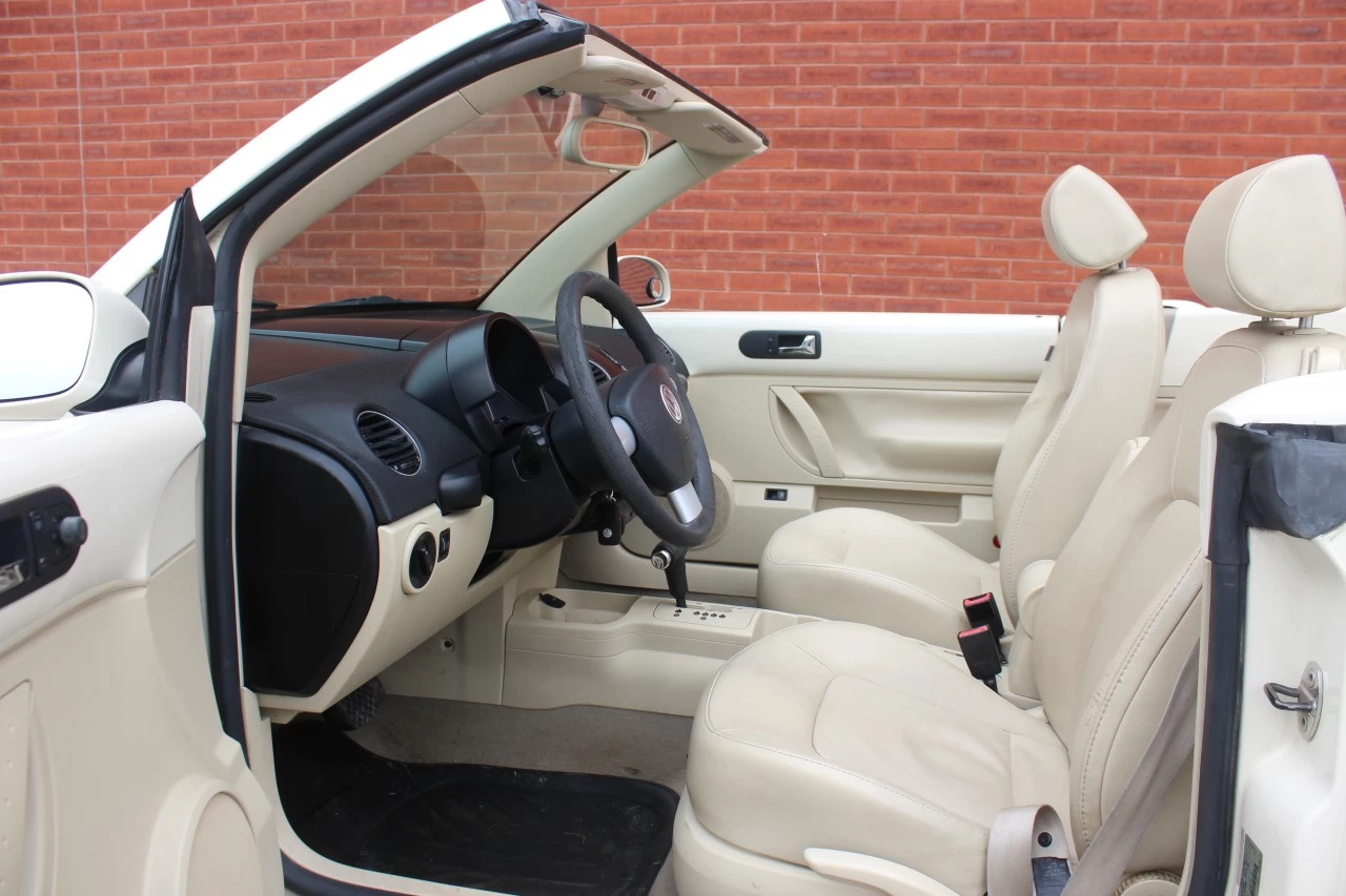 2009 Volkswagen New Beetle Convertible Comfortline Main Image