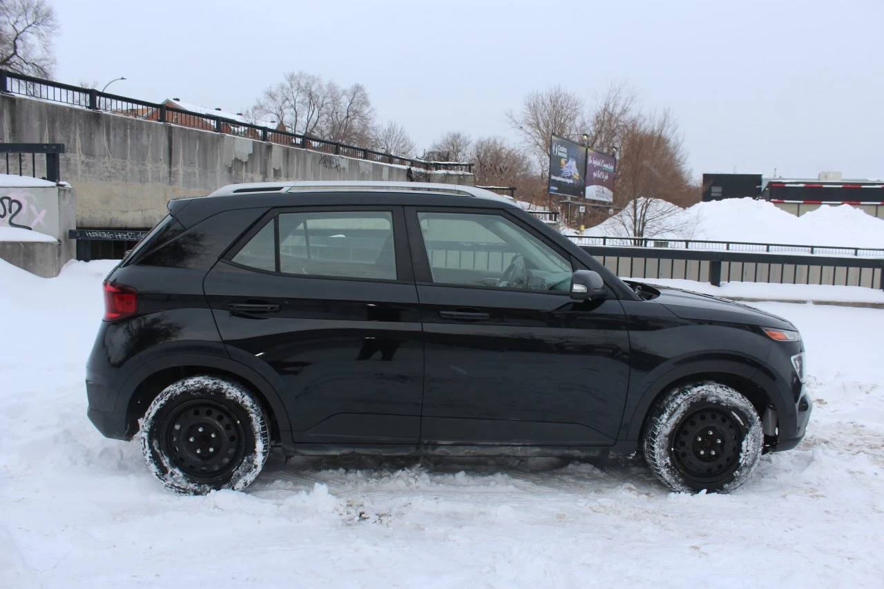 2020 Hyundai Venue Preferred Main Image