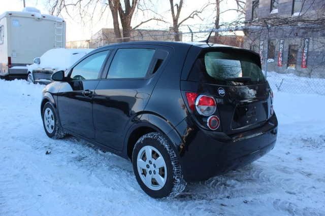 Chevrolet Sonic LS 2013