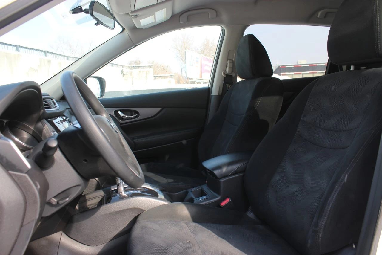 2016 Nissan Rogue SV Image principale