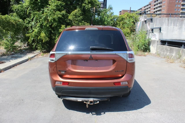 Mitsubishi Outlander SE 2014