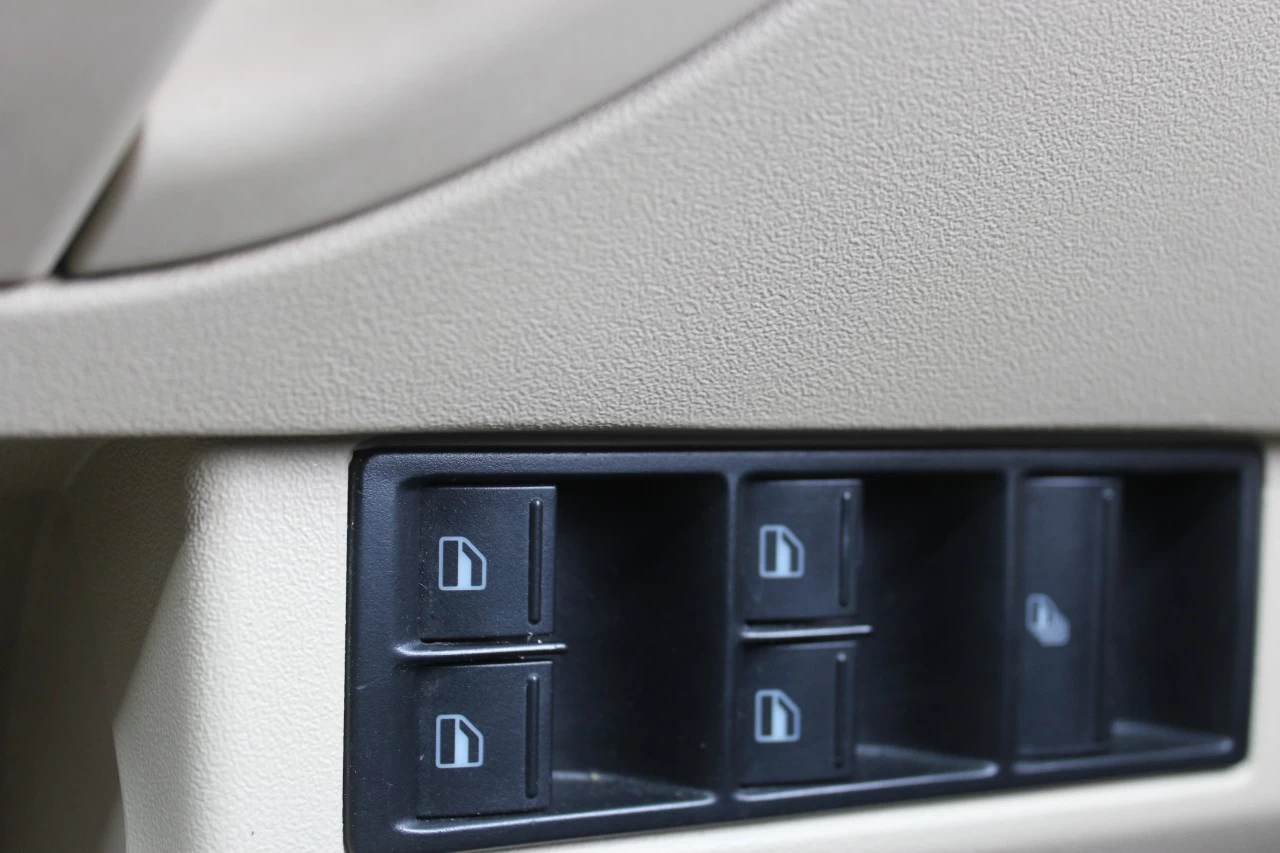 2009 Volkswagen New Beetle Convertible Comfortline Main Image