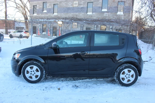 Chevrolet Sonic LS 2013