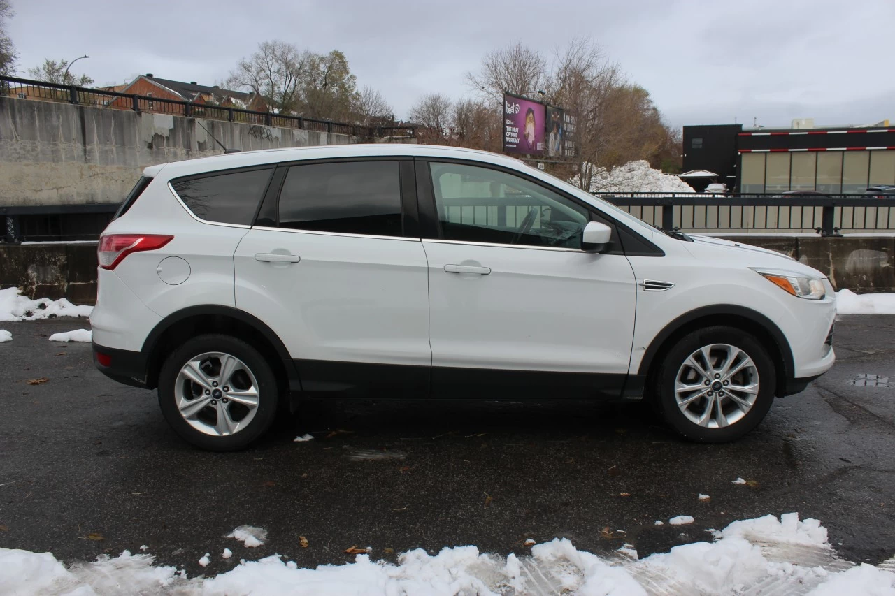 2016 Ford Escape SE Image principale